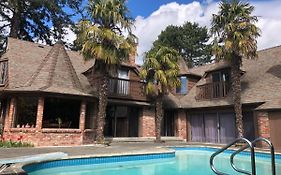 Jason House - Immaculate Suites In A Quiet Seaside Neighbourhood Near Uvic
